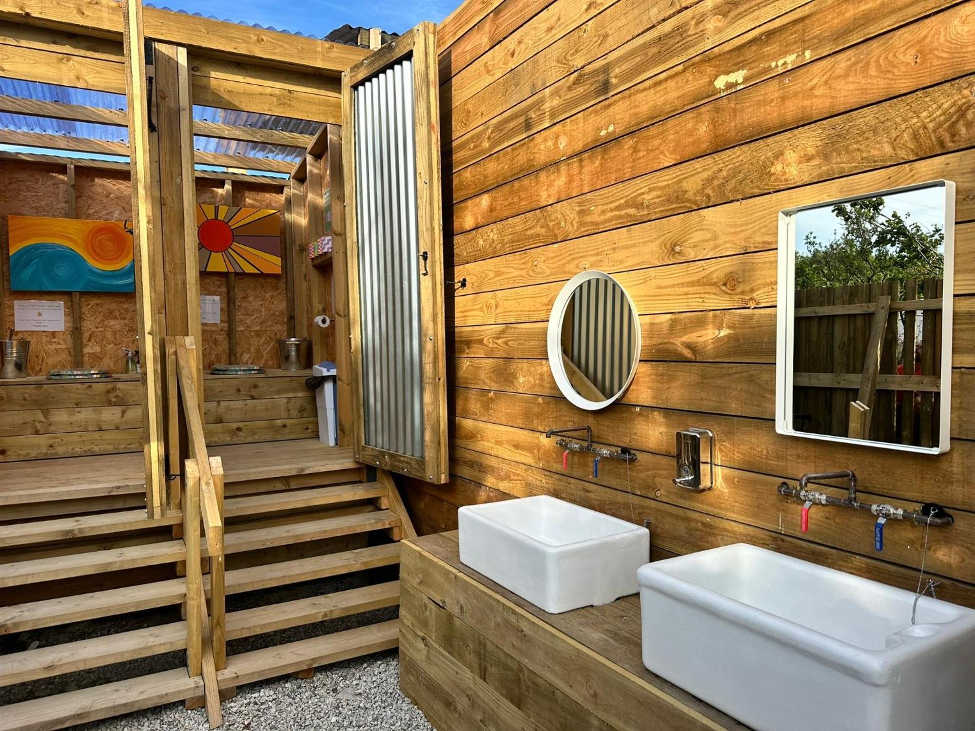 Lakeside Glamping Firecrest St Columb Major Exterior photo