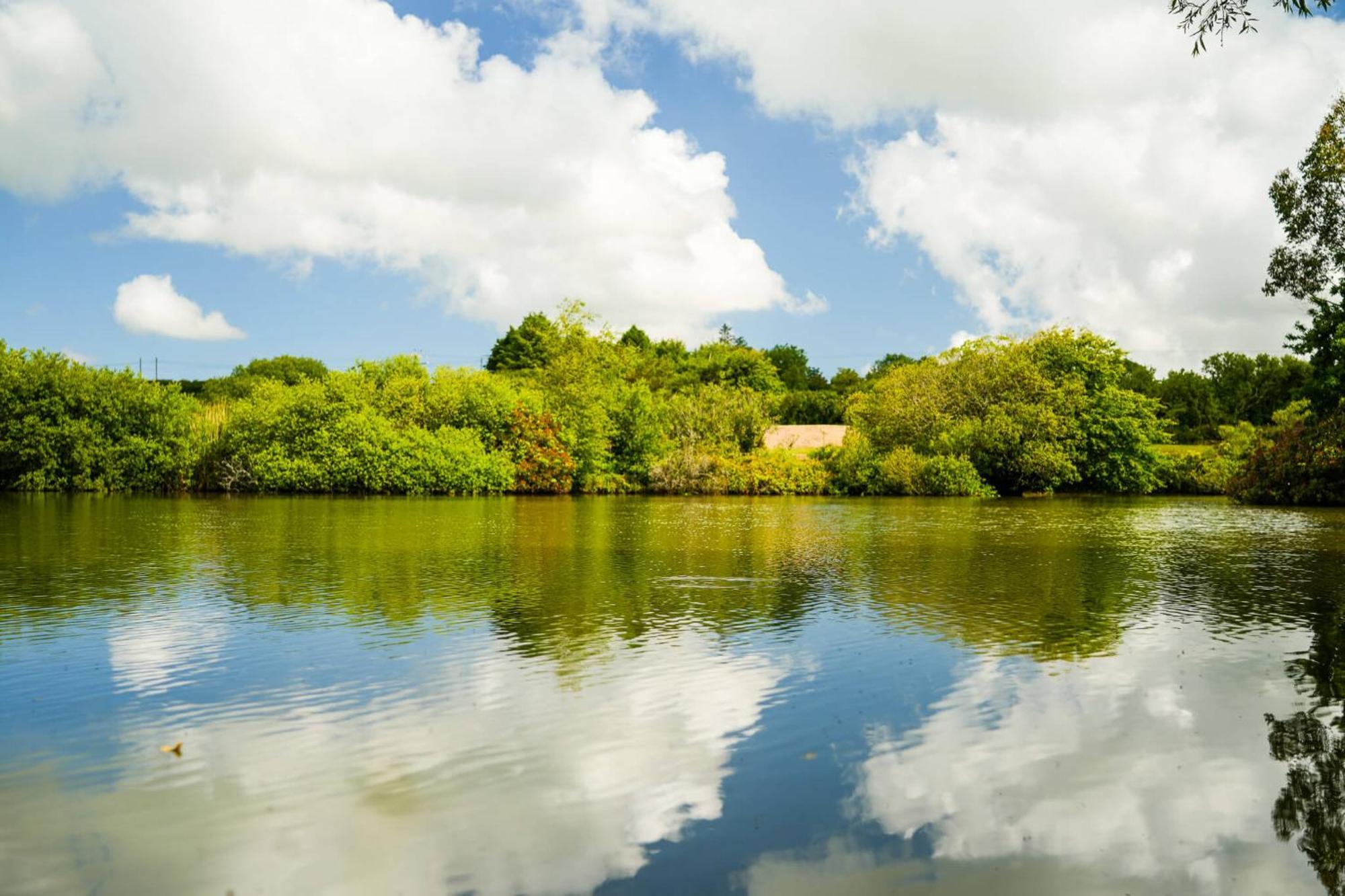 Lakeside Glamping Firecrest St Columb Major Exterior photo